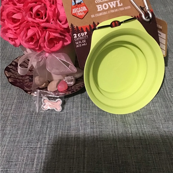 Arcadia Trail Collapsible Bowel.Brand New Comes with a mini frame for key chain. - Picture 3 of 9